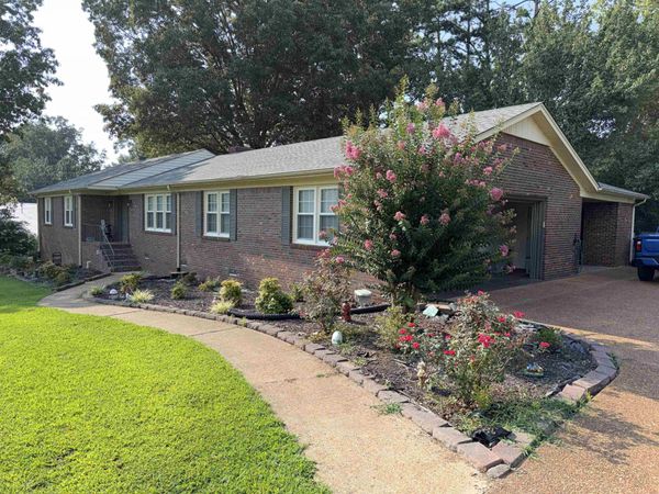 190 POPLAR ST, Savannah, TN 38372
