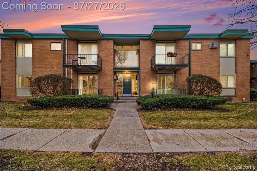 1840 Axtell Drive, Troy, MI 48084 Main Photo