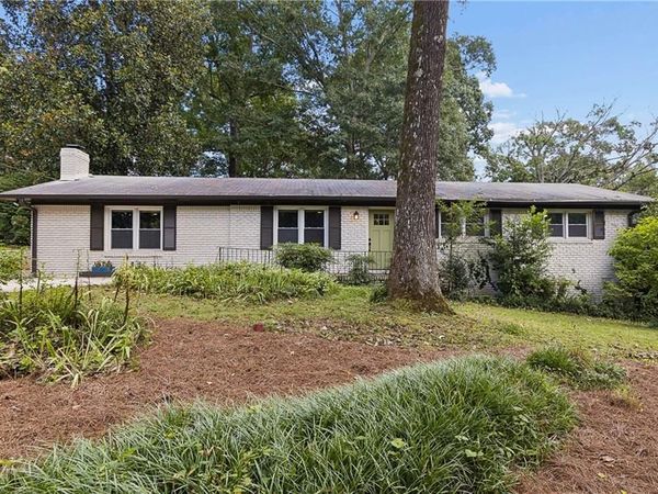 412 Derbyshire Drive , Stone Mountain, GA 30088