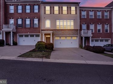 8 INDIANA CIRCLE, LEMOYNE, PA 17043