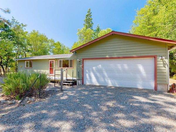 560 Schumacher Street, Cave Junction, OR 97523