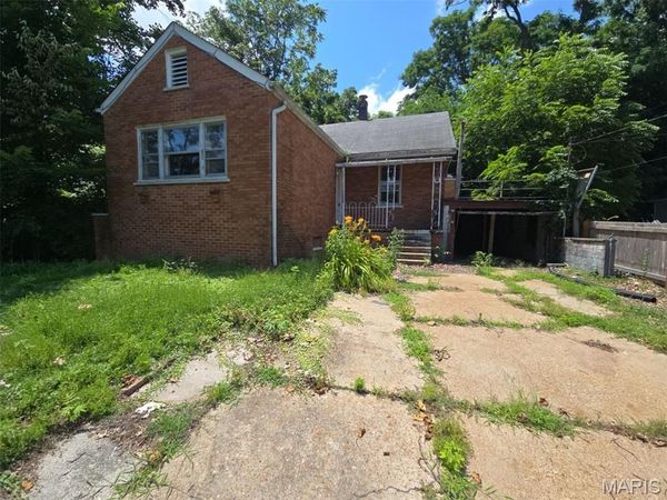 2721 Old Hanley Road , St Louis, MO 63114