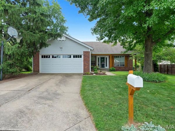 2 Shadowood Court, St Peters, MO 63376