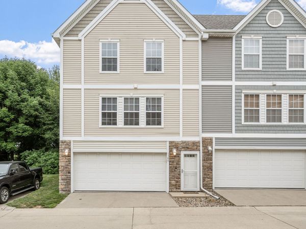 1106 Fieldstone Lane, Pleasant Hill, IA 50327