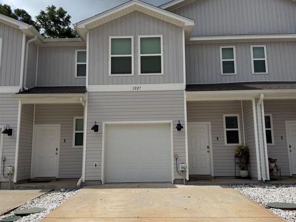 1227 Fairchild Village Dr, Pensacola, FL 32504