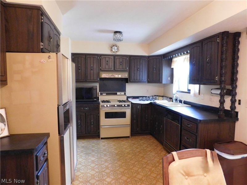 616 Judie Drive, Cleveland, OH 44109 Photo 16