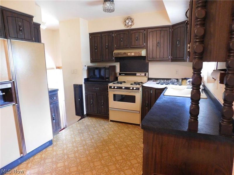 616 Judie Drive, Cleveland, OH 44109 Photo 18