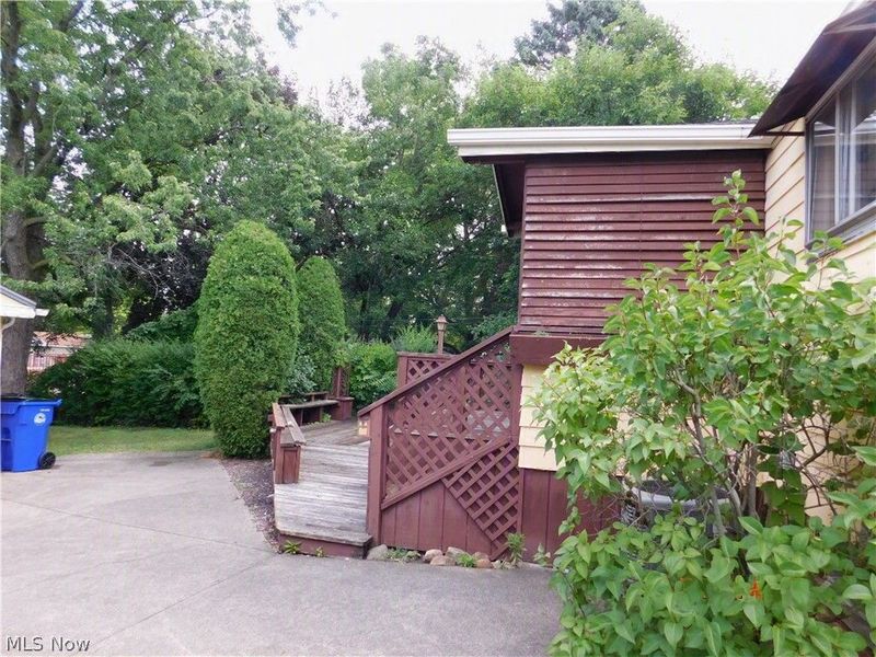 616 Judie Drive, Cleveland, OH 44109 Photo 39