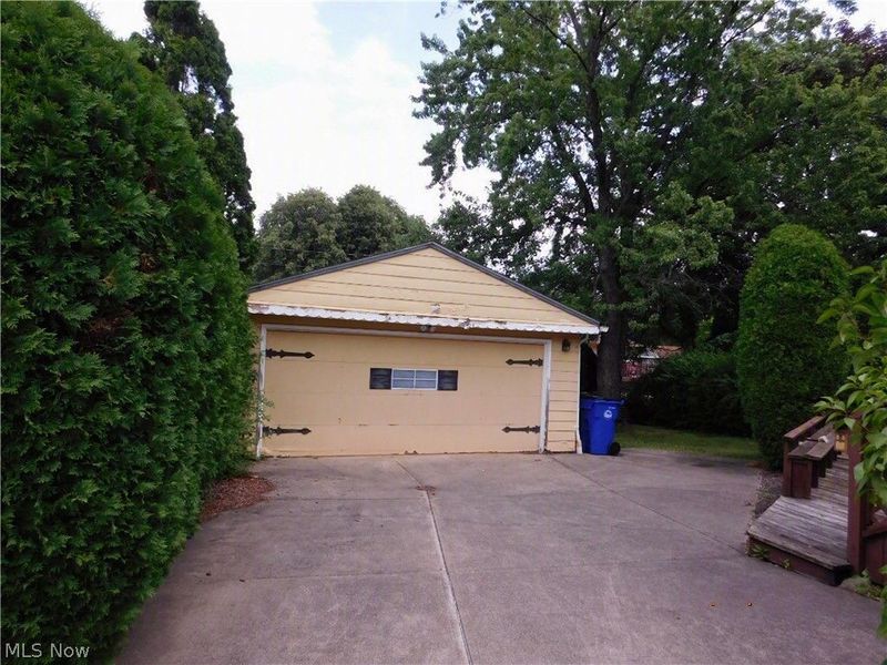 616 Judie Drive, Cleveland, OH 44109 Photo 4