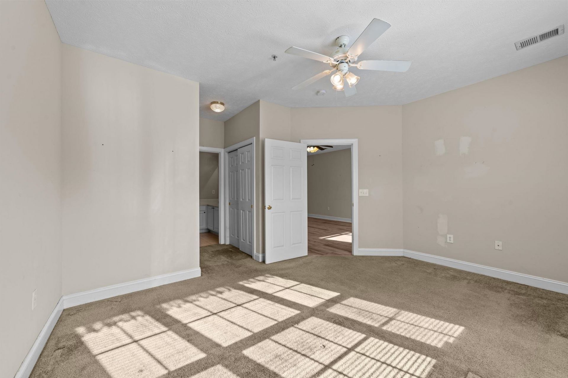120 Fountain Pointe Ln.  Photo 14