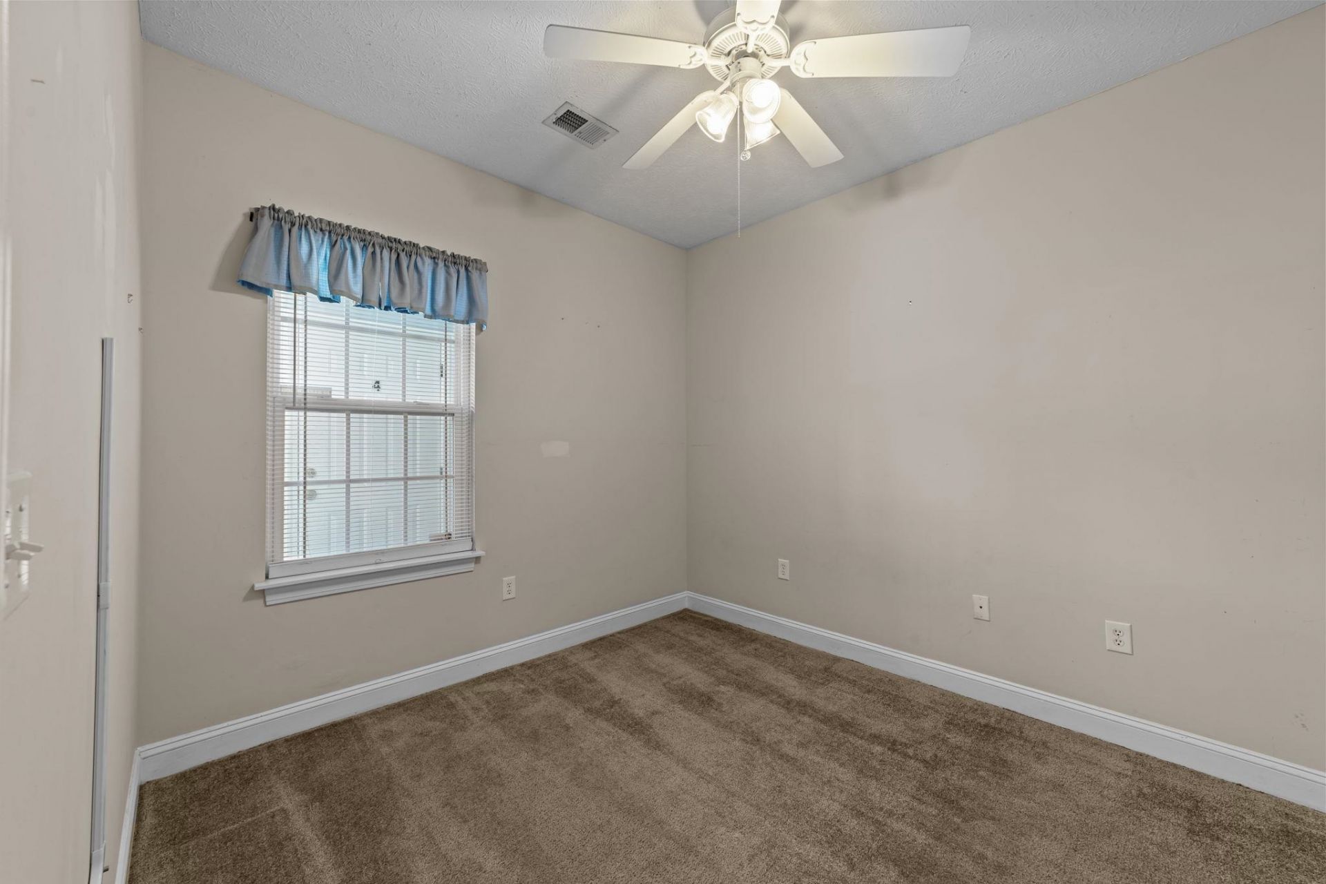 120 Fountain Pointe Ln.  Photo 4