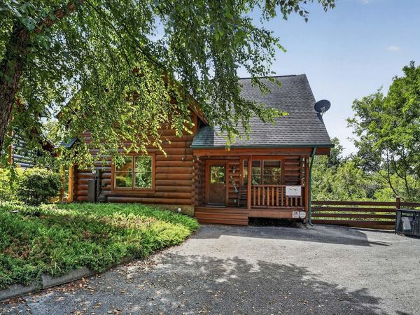 1123 Towering Oaks Drive, Sevierville, TN 37876