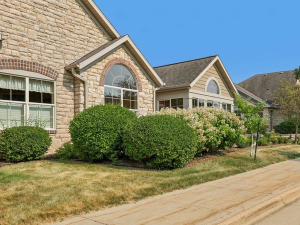 40 Pond View Way, Fitchburg, WI 53711