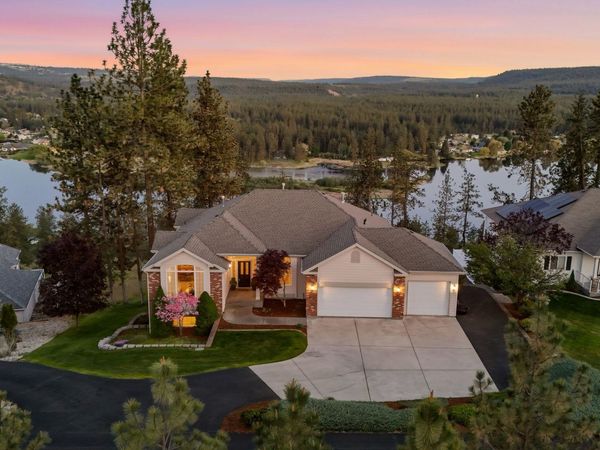 10599 W Lakeside Ln, Nine Mile Falls, WA 99026