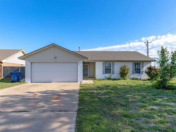 907 W Tesio Way, Mustang, OK 73064