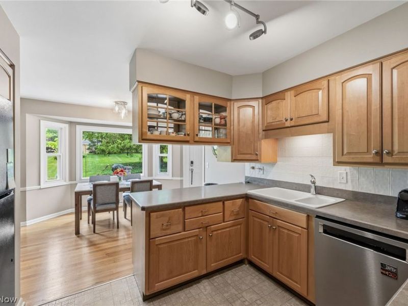 6848 Rosemont Drive, Brecksville, OH 44141 Photo 4