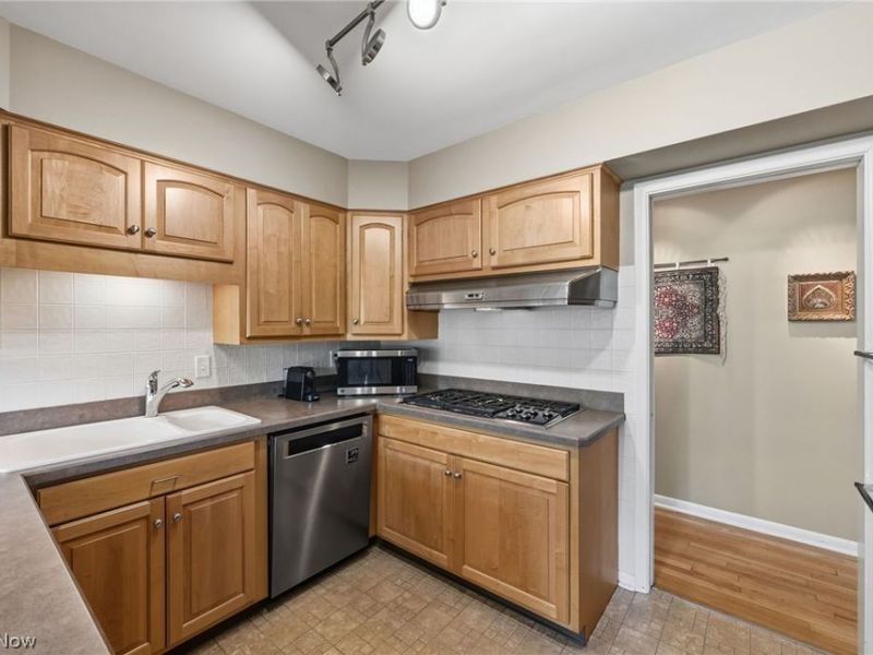 6848 Rosemont Drive, Brecksville, OH 44141 Photo 9