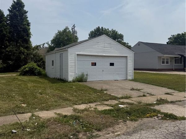 14602 Harvard Avenue , Cleveland, OH 44128