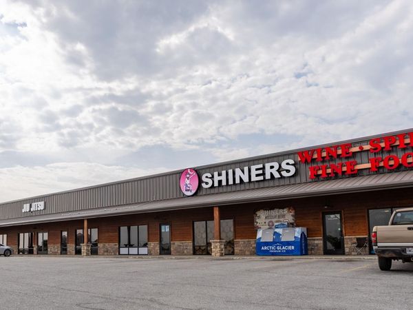 3100 S Elliott Avenue , Aurora, MO 65605