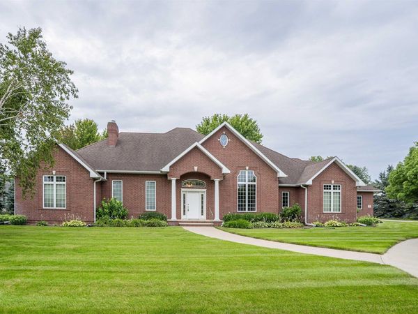 120 7th St PL NE, LeMars, IA 51031