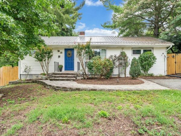 100 Roseland DR SW, Christiansburg, VA 24073