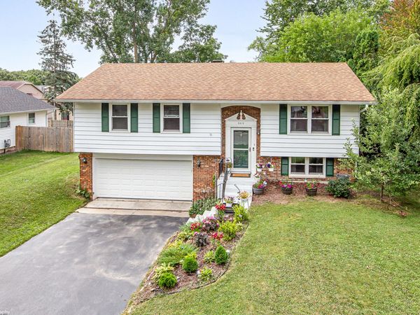 2319 Springhill Lane , Lindenhurst, IL 60046