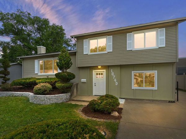 16749 Meadowdale Drive , Oak Forest, IL 60452