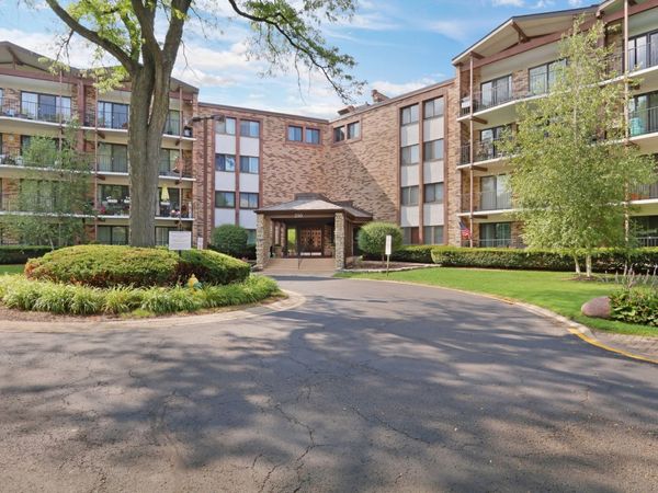 250 W Parliament Place , Unit 219, Mount Prospect, IL 60056