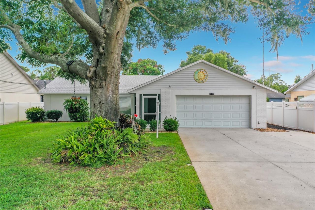 33909 Linda Lane, Leesburg, FL 34788 Photo