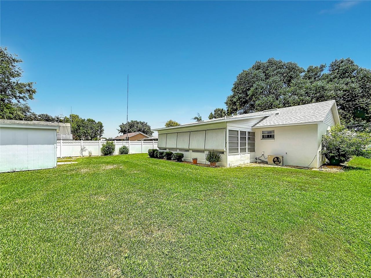 33909 Linda Lane, Leesburg, FL 34788 Photo