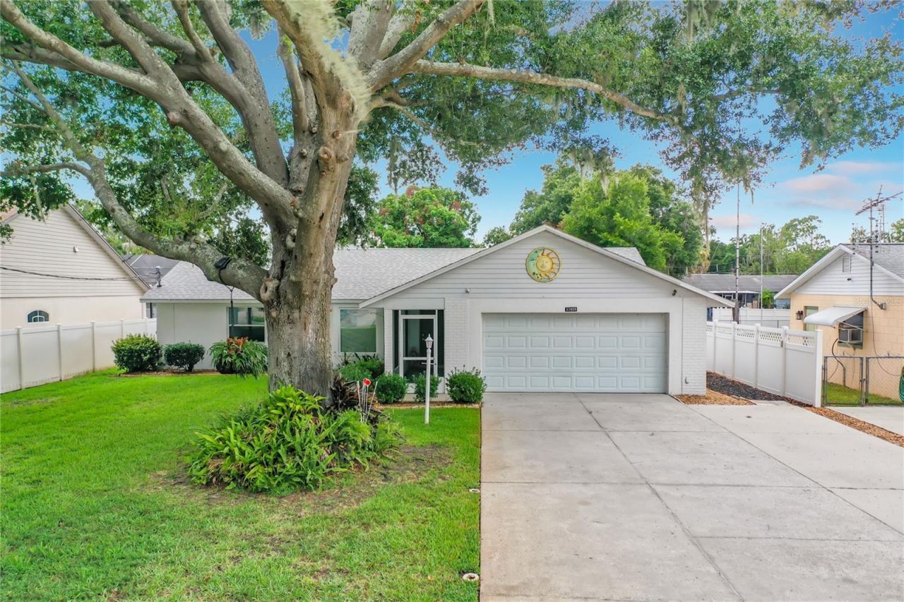 33909 Linda Lane, Leesburg, FL 34788 Photo