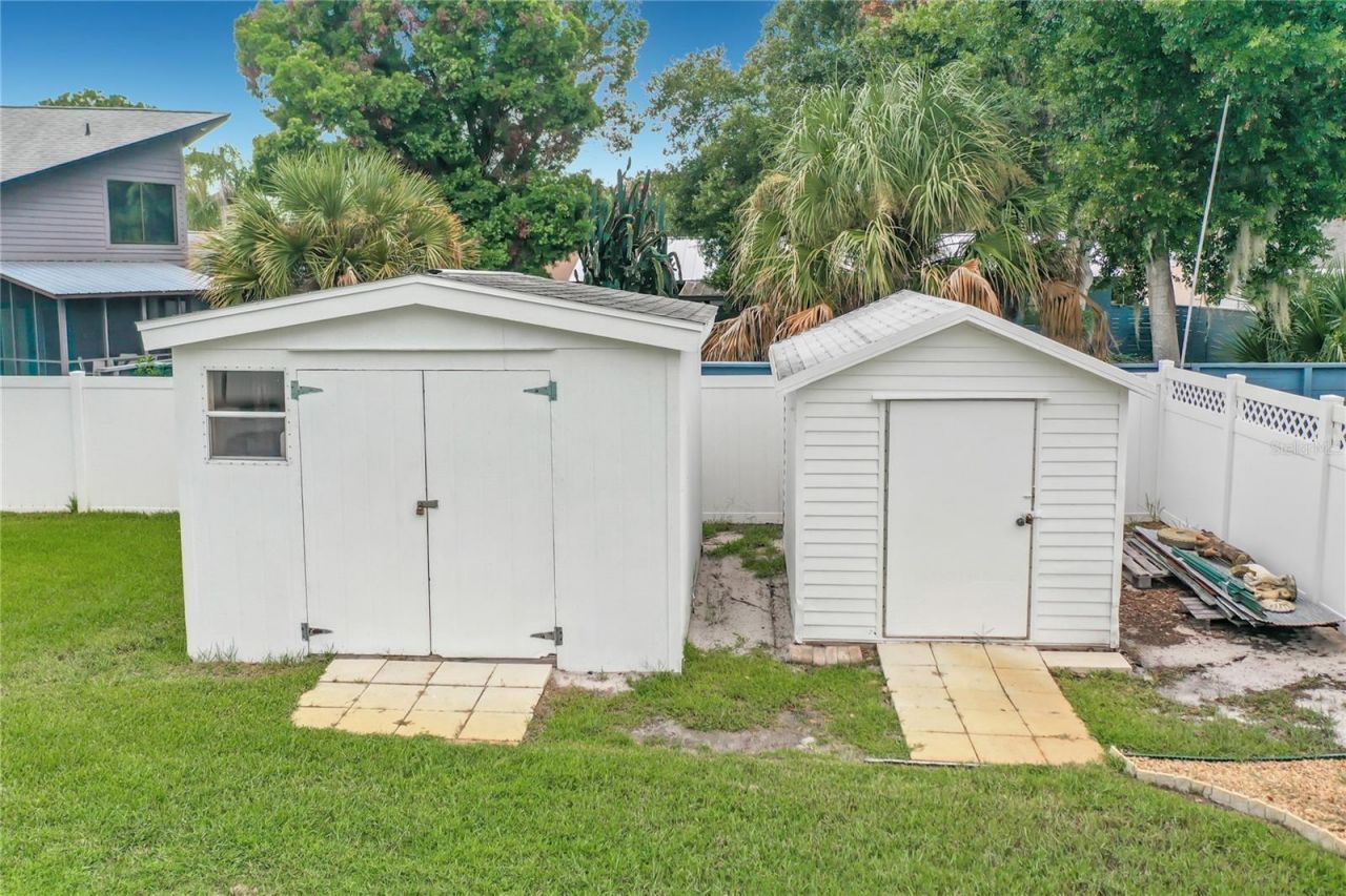 33909 Linda Lane, Leesburg, FL 34788 Photo