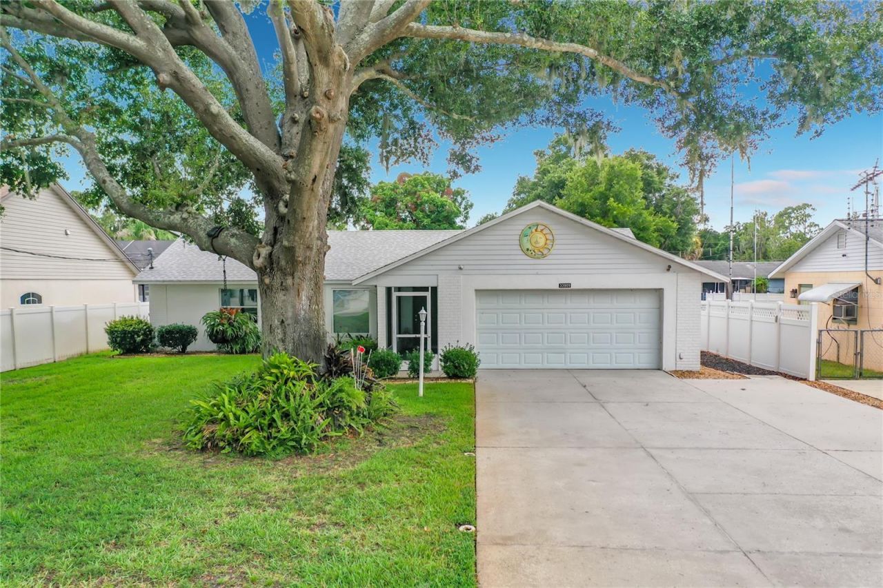 33909 Linda Lane, Leesburg, FL 34788 Photo