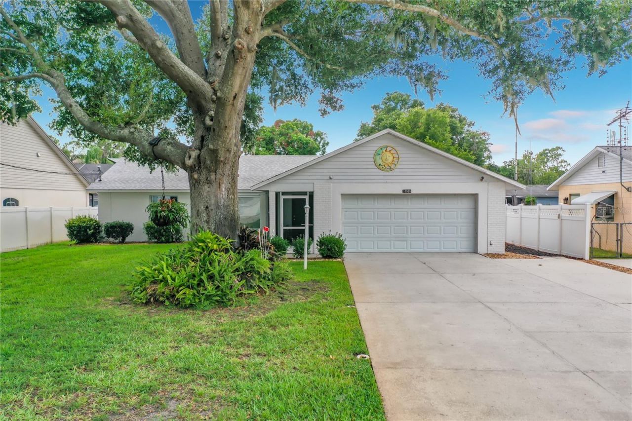 33909 Linda Lane, Leesburg, FL 34788 Photo