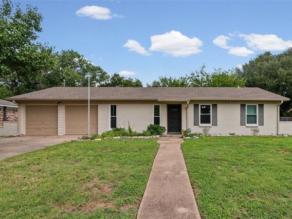 1005 Keller Avenue, Benbrook, TX 76126