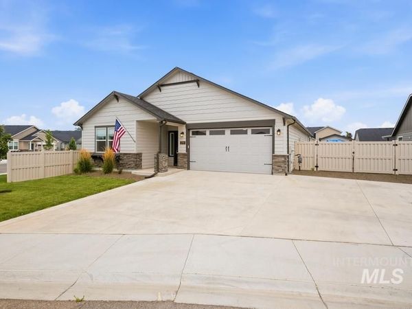 5790 E Lekeitio Village Dr, Nampa, ID 83687