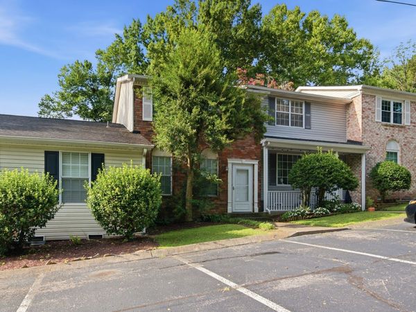 211 Oak Grove Dr , Nashville, TN 37217