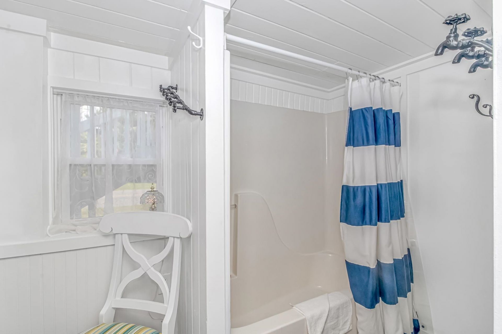 1525 Havens Dr.  Photo 13