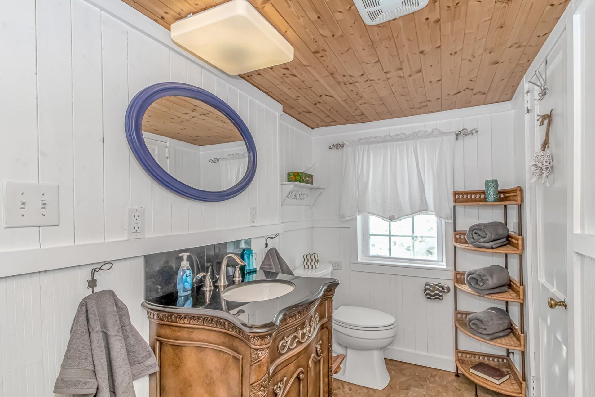 1525 Havens Dr.  Photo 16