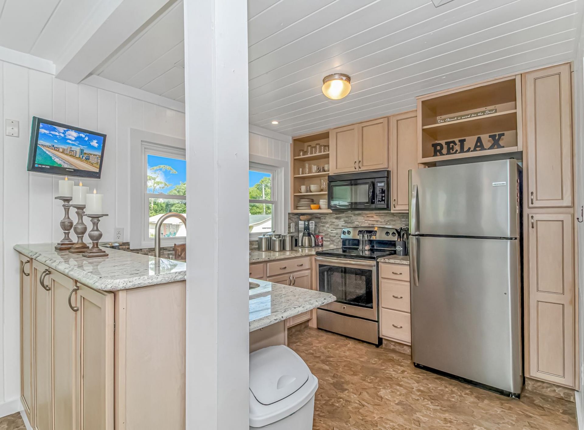 1525 Havens Dr.  Photo 21