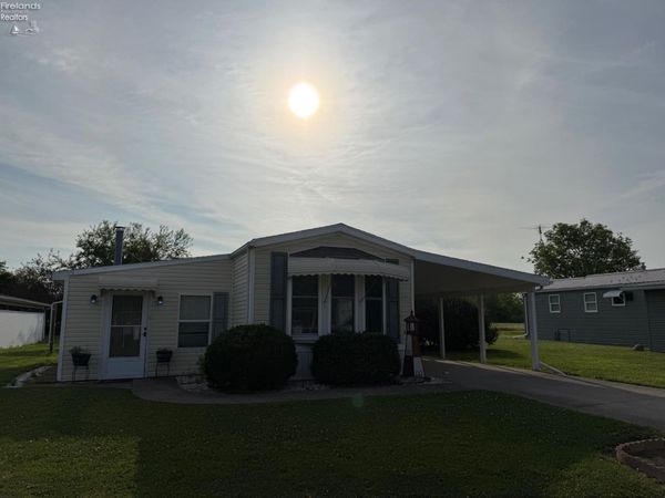 49 S Bass Dr, Marblehead, OH 43440