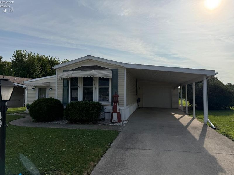 49 S Bass Dr, Marblehead, OH 43440 Photo 2