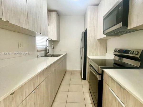 1679 NE 176 ST , North Miami Beach, FL 33162