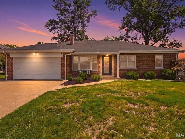 9944 Knollshire Drive , St Louis, MO 63123