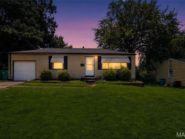 636 Science Hill Drive , St Louis, MO 63137