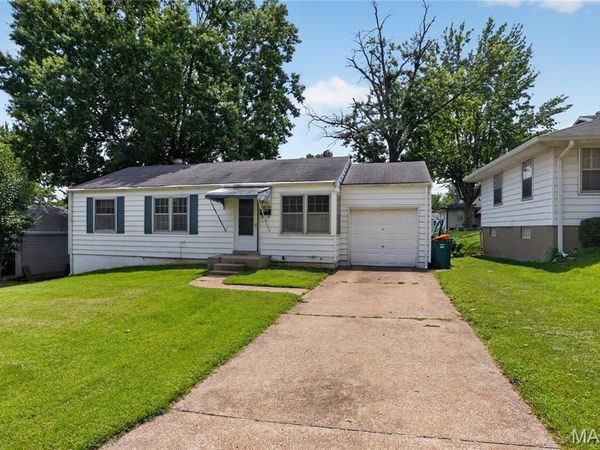 1434 Comet Drive , St Louis, MO 63137