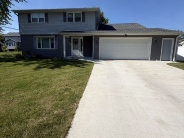 2206 E 32nd Street , Davenport, IA 52807