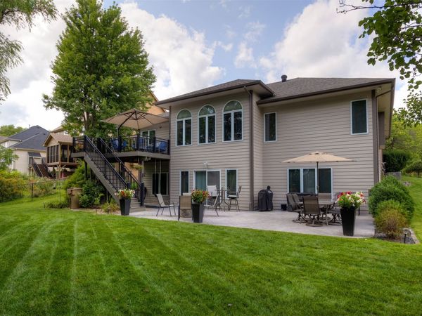9812 Brookview Drive , Urbandale, IA 50322
