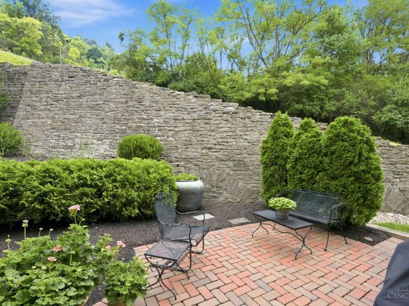 1498 Riverside Drive, Cincinnati, OH 45202 Photo 3