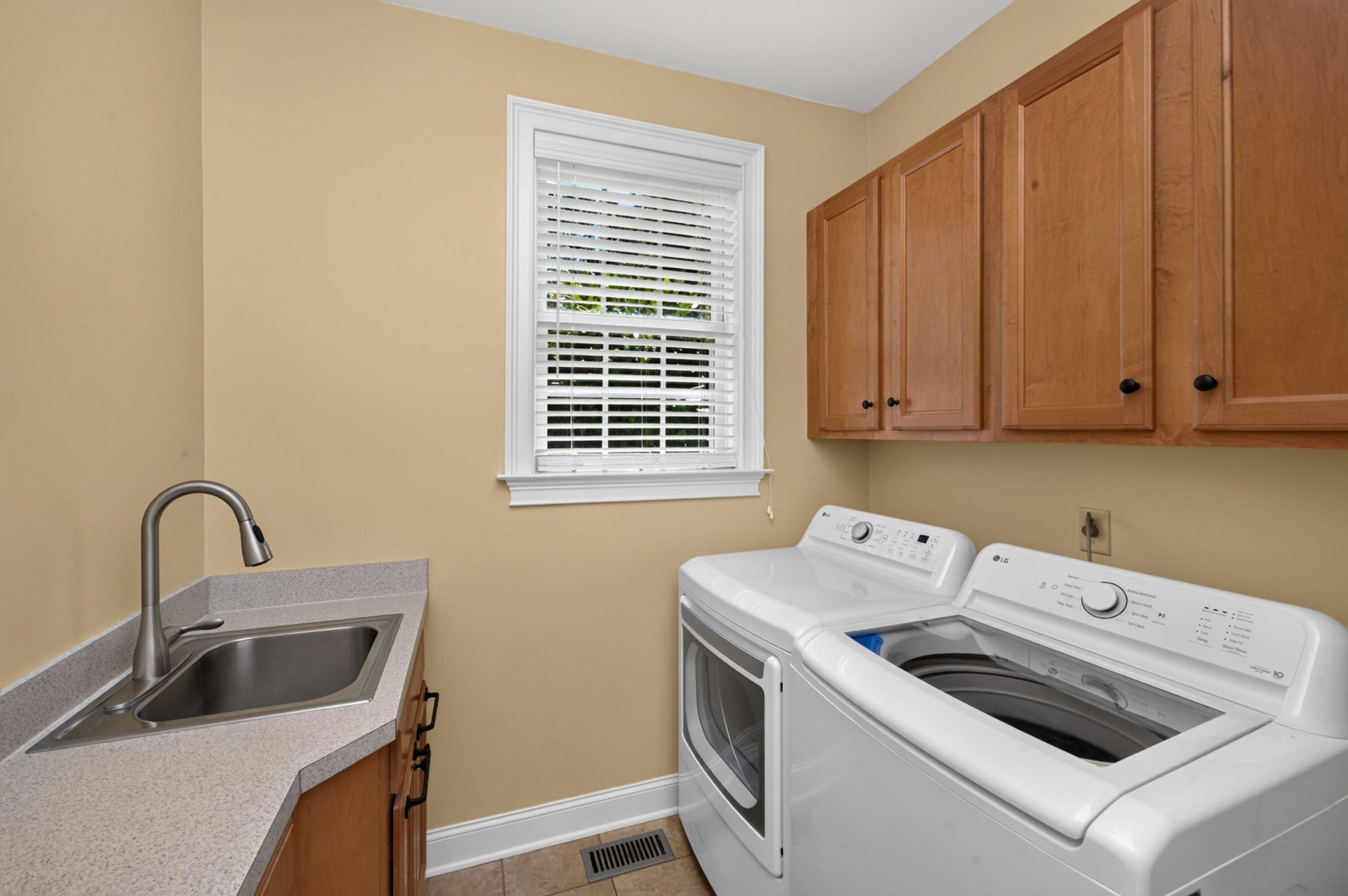 463 Campbell Road Photo 30